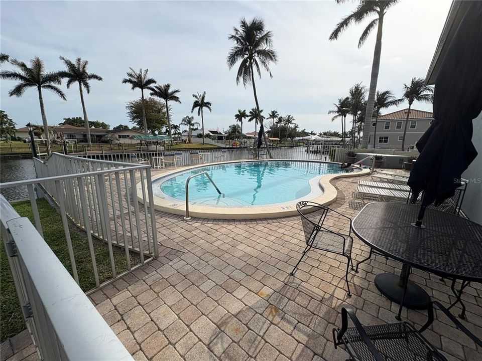 Active With Contract: $185,000 (2 beds, 2 baths, 1011 Square Feet)