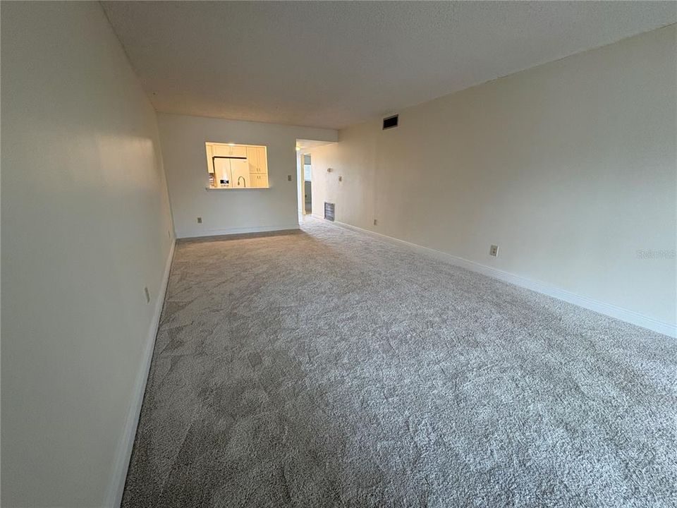 Active With Contract: $185,000 (2 beds, 2 baths, 1011 Square Feet)