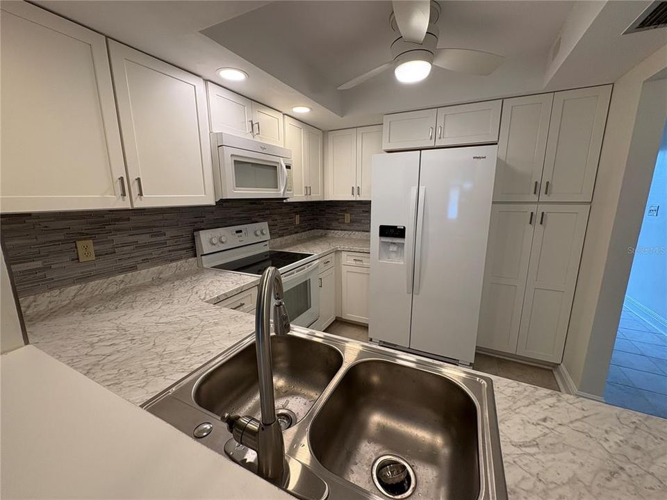 Active With Contract: $185,000 (2 beds, 2 baths, 1011 Square Feet)