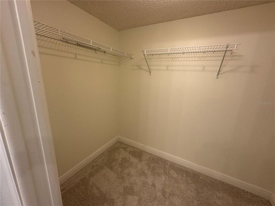 Active With Contract: $185,000 (2 beds, 2 baths, 1011 Square Feet)