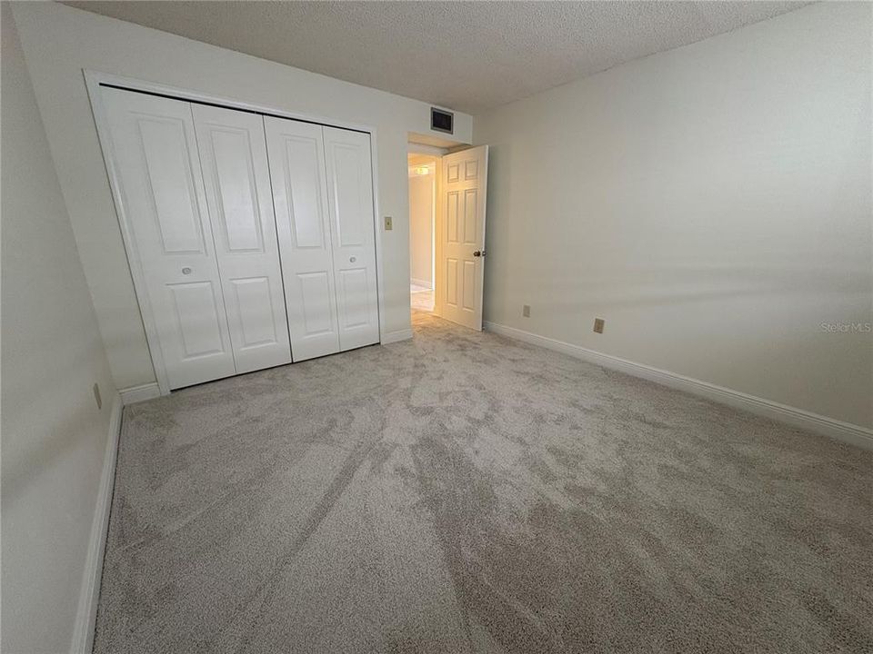 Active With Contract: $185,000 (2 beds, 2 baths, 1011 Square Feet)