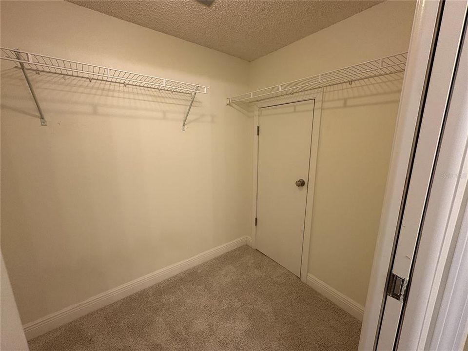 Active With Contract: $185,000 (2 beds, 2 baths, 1011 Square Feet)