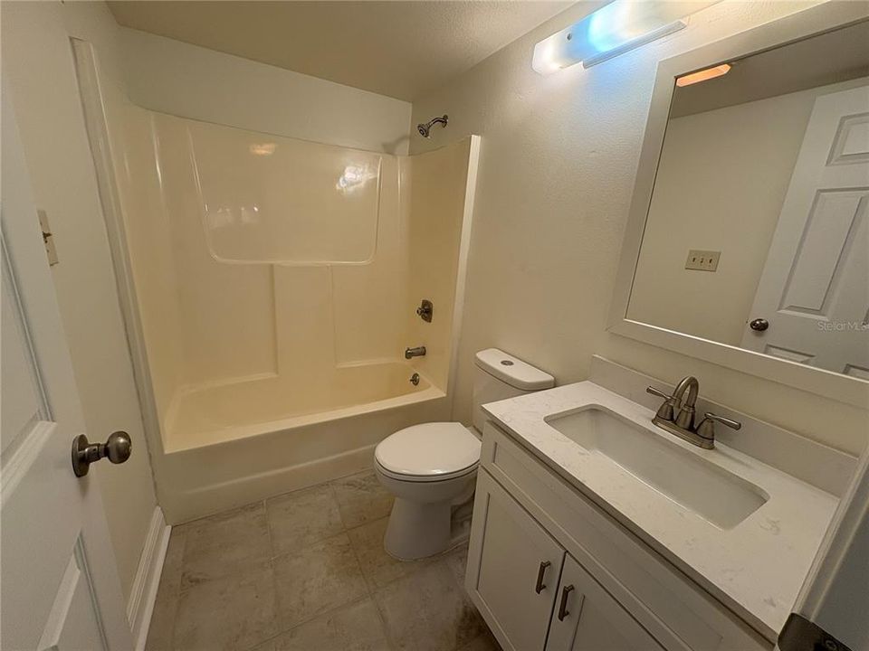 Active With Contract: $185,000 (2 beds, 2 baths, 1011 Square Feet)