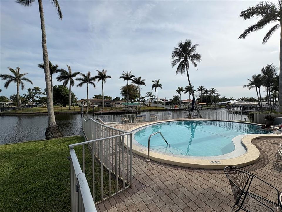 Active With Contract: $185,000 (2 beds, 2 baths, 1011 Square Feet)