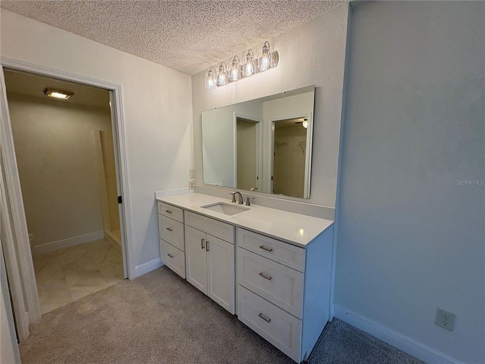 Active With Contract: $185,000 (2 beds, 2 baths, 1011 Square Feet)