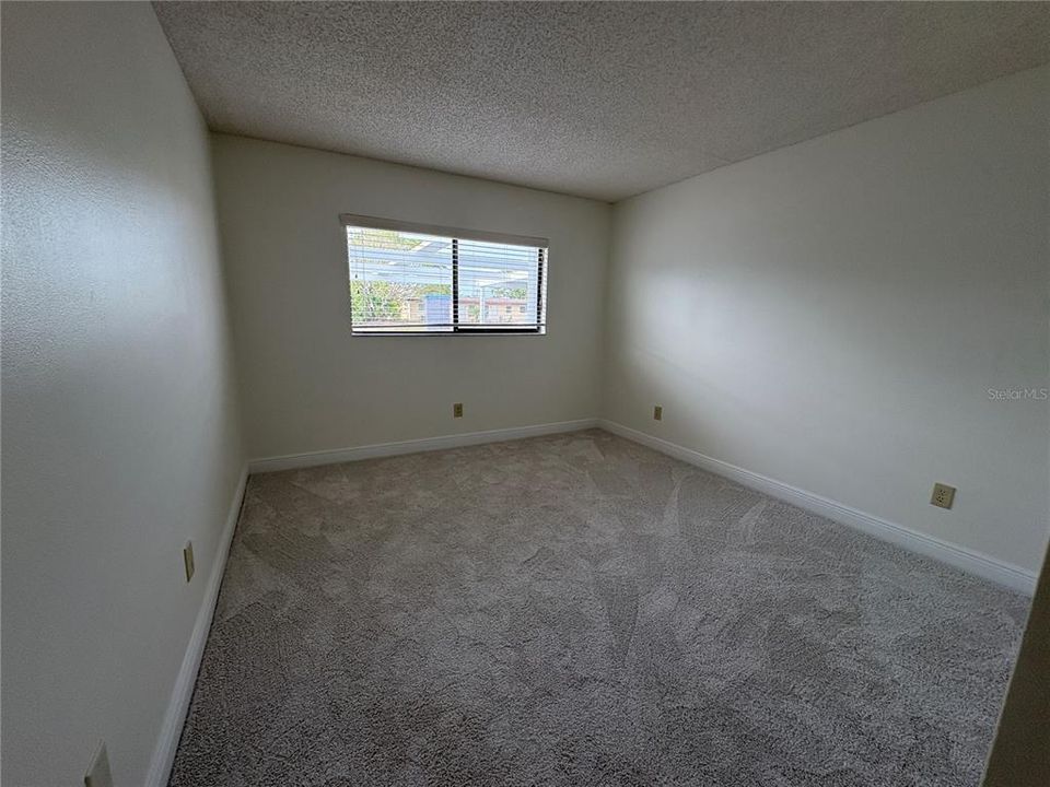 Active With Contract: $185,000 (2 beds, 2 baths, 1011 Square Feet)