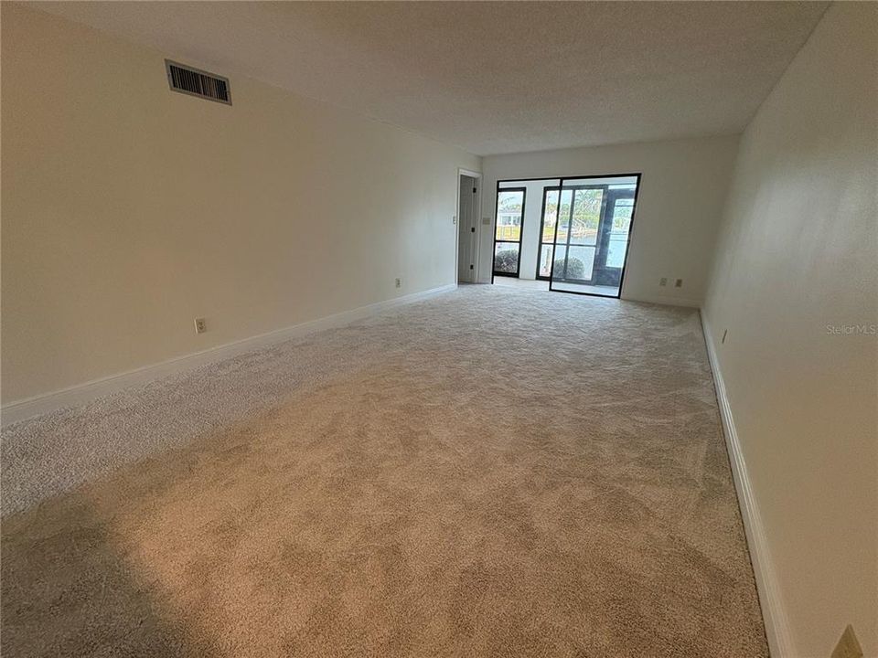 Active With Contract: $185,000 (2 beds, 2 baths, 1011 Square Feet)