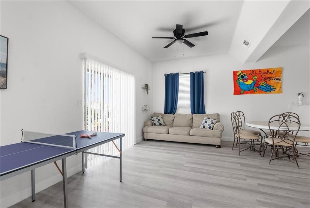 出租: $3,900 (6 贝兹, 3 浴室, 2005 平方英尺)