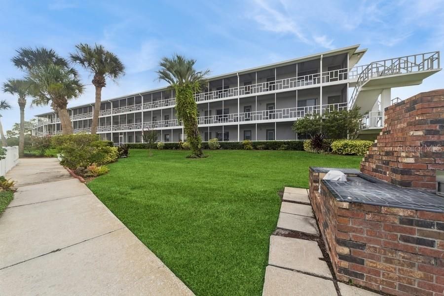 待售: $89,000 (2 贝兹, 1 浴室, 840 平方英尺)