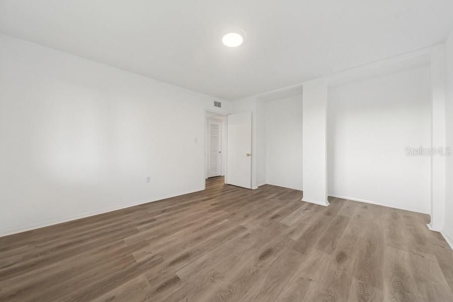 待售: $89,000 (2 贝兹, 1 浴室, 840 平方英尺)