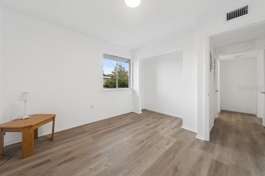 待售: $89,000 (2 贝兹, 1 浴室, 840 平方英尺)