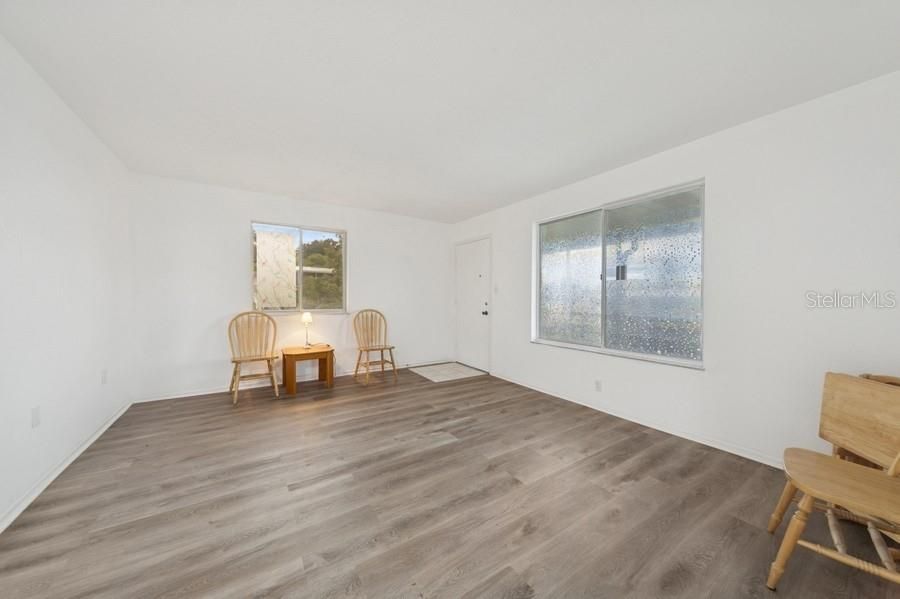 待售: $89,000 (2 贝兹, 1 浴室, 840 平方英尺)