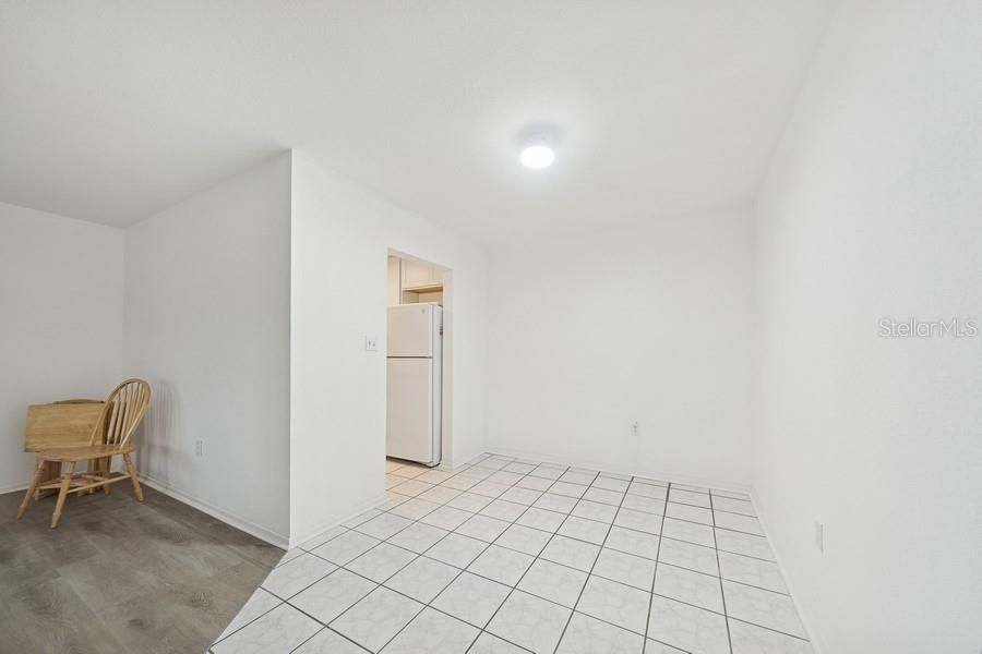 待售: $89,000 (2 贝兹, 1 浴室, 840 平方英尺)