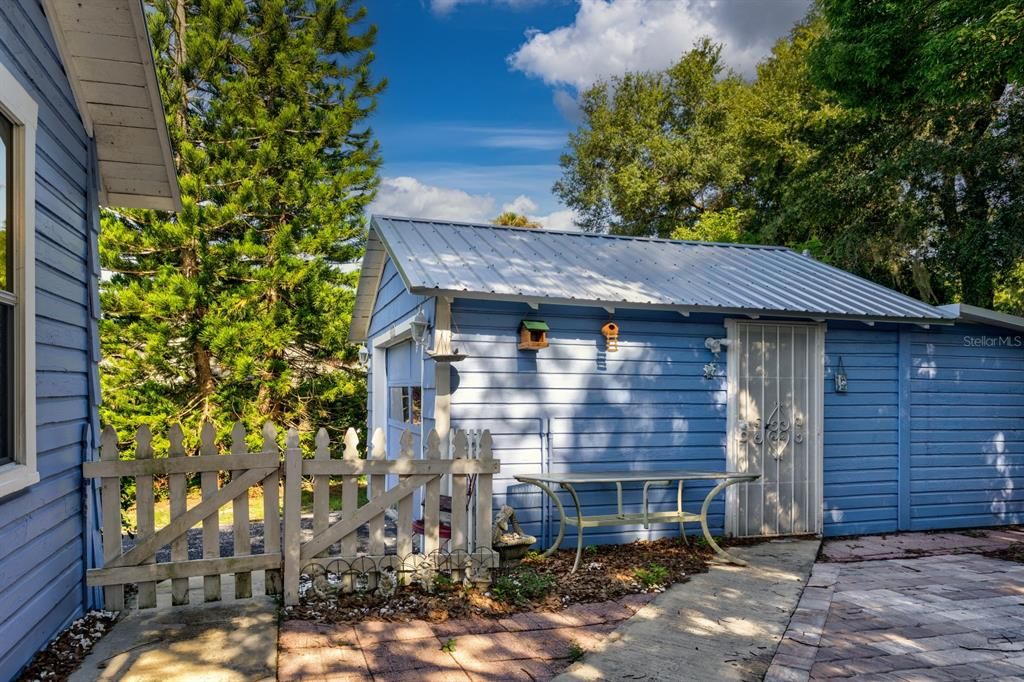 For Rent: $2,800 (2 beds, 1 baths, 984 Square Feet)