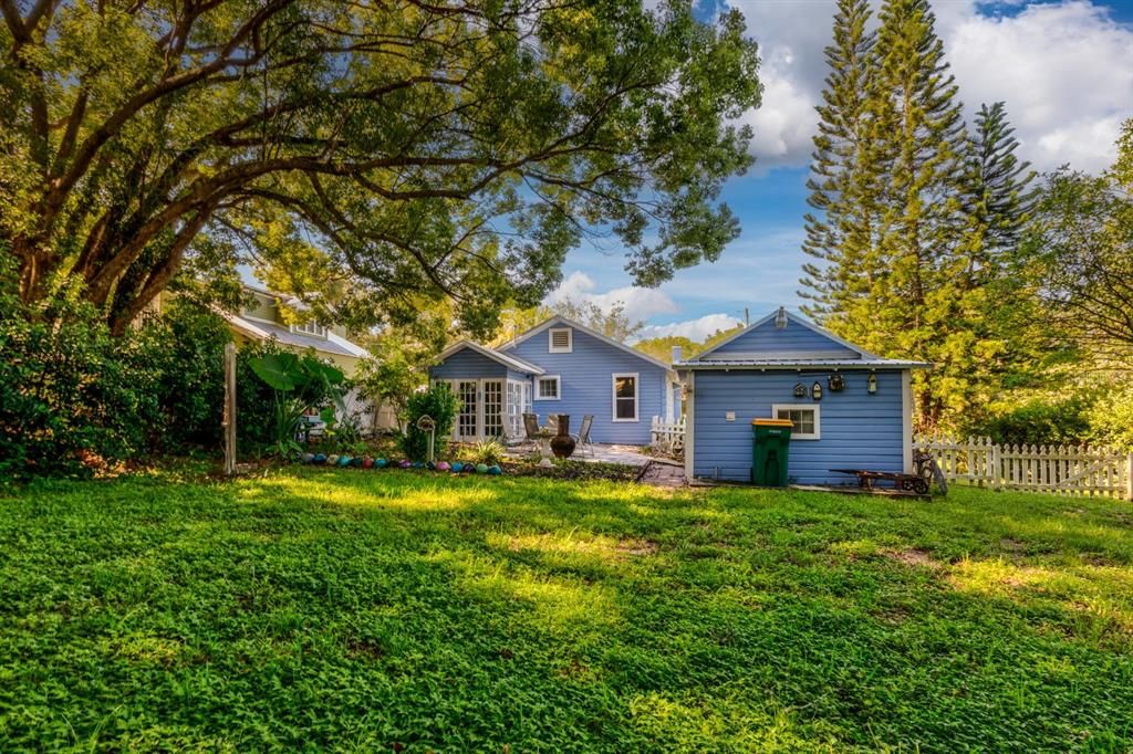 For Rent: $2,800 (2 beds, 1 baths, 984 Square Feet)