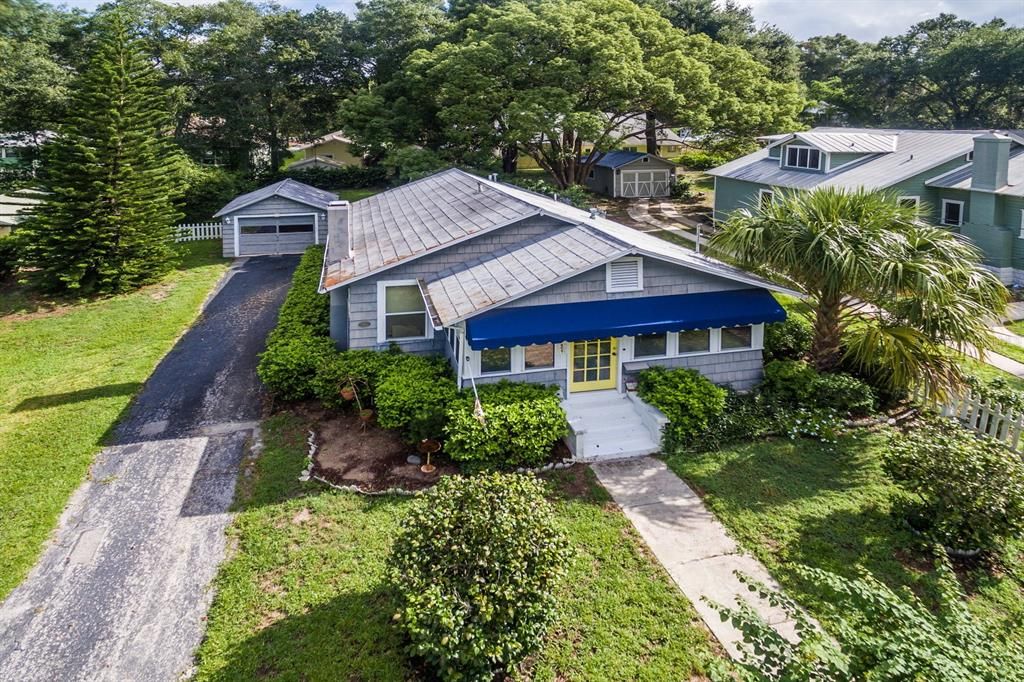 For Rent: $2,800 (2 beds, 1 baths, 984 Square Feet)