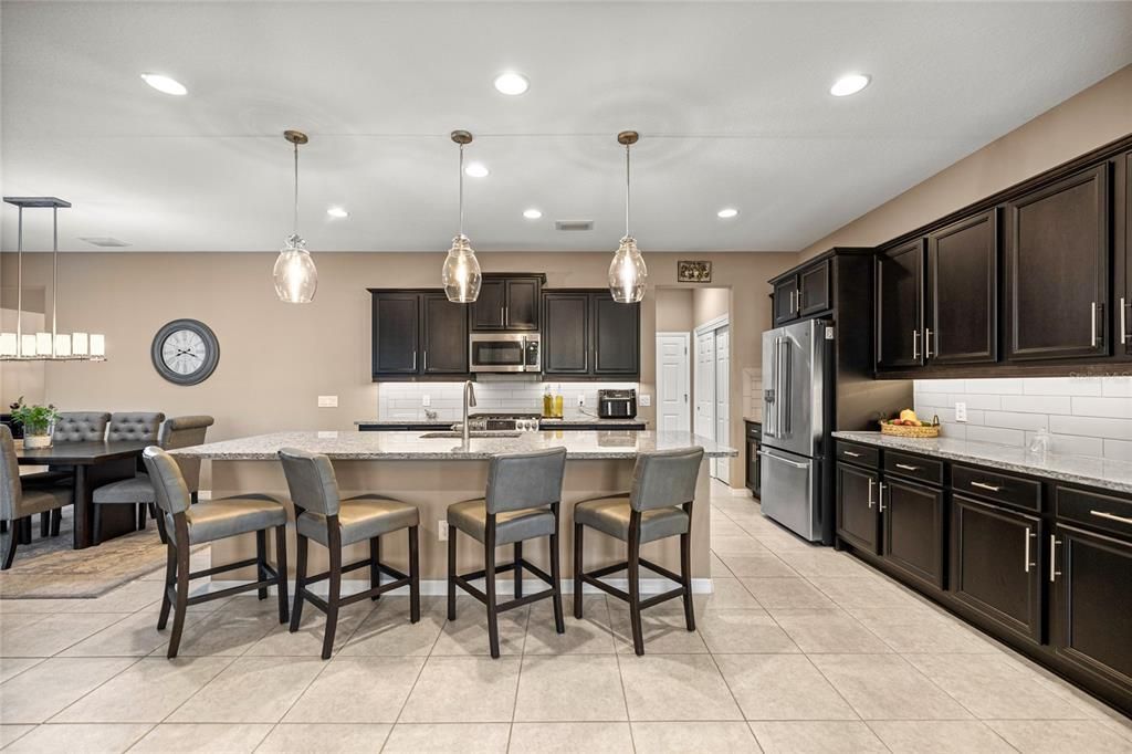 Active With Contract: $410,000 (2 beds, 2 baths, 2020 Square Feet)