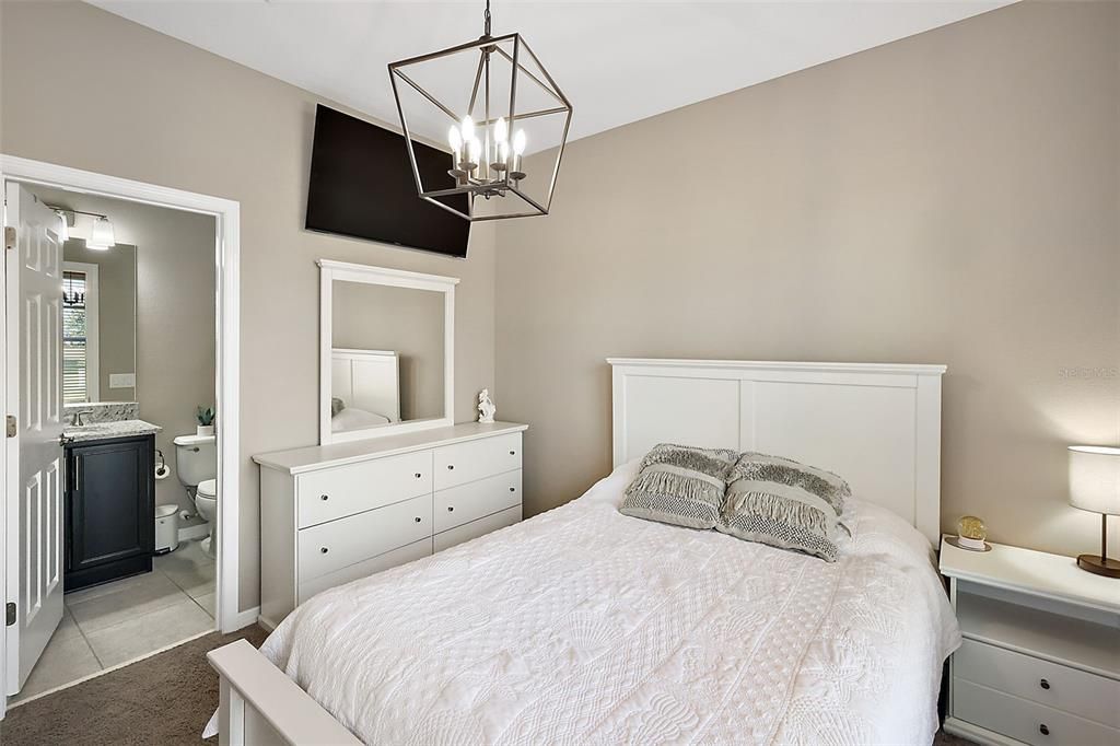 Active With Contract: $410,000 (2 beds, 2 baths, 2020 Square Feet)