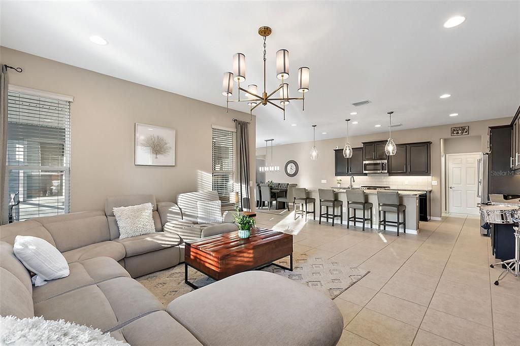 Active With Contract: $410,000 (2 beds, 2 baths, 2020 Square Feet)