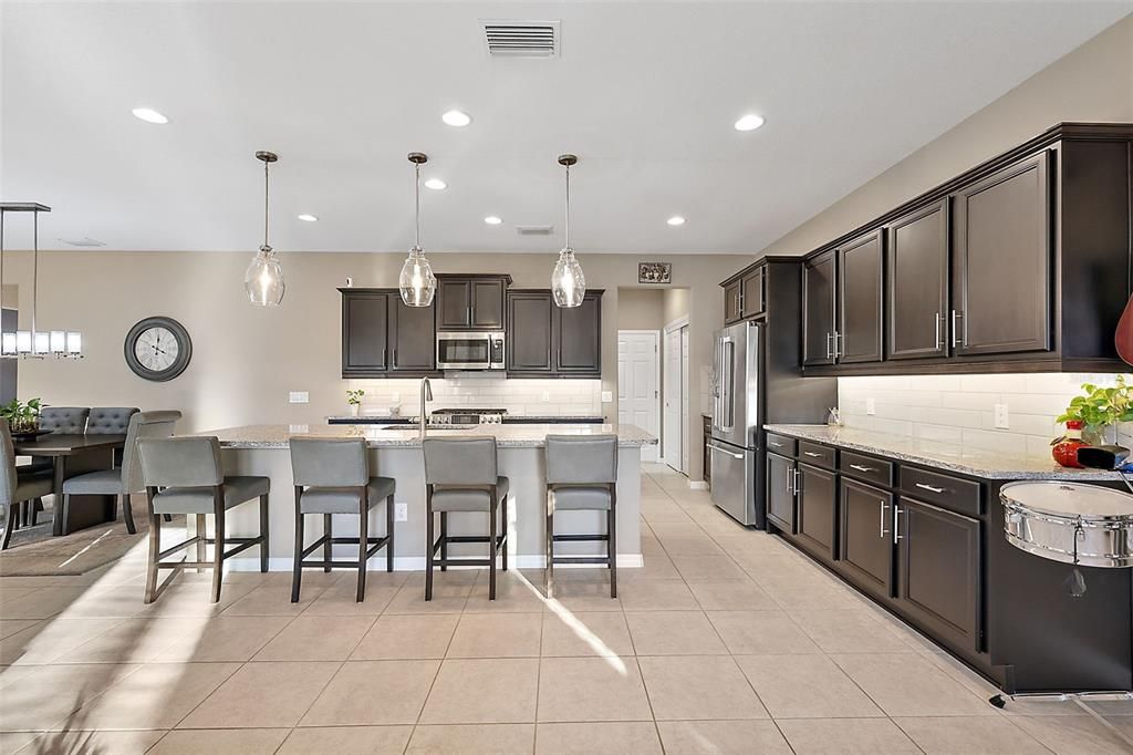 Active With Contract: $410,000 (2 beds, 2 baths, 2020 Square Feet)