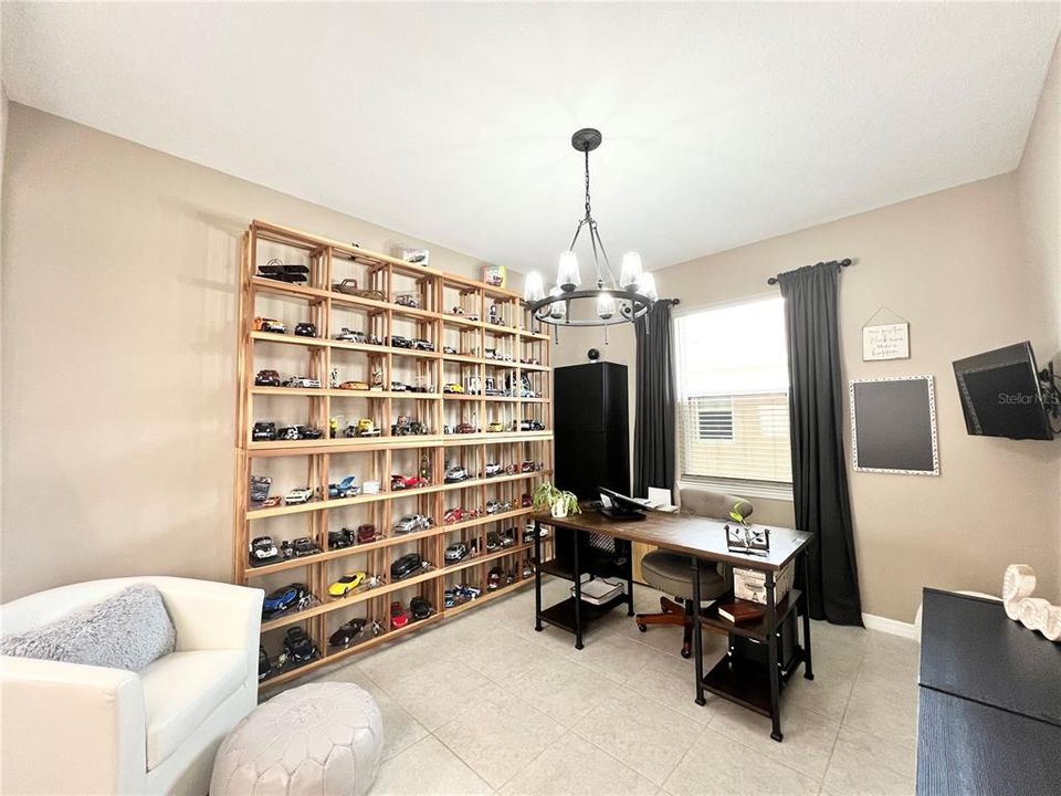 Active With Contract: $410,000 (2 beds, 2 baths, 2020 Square Feet)