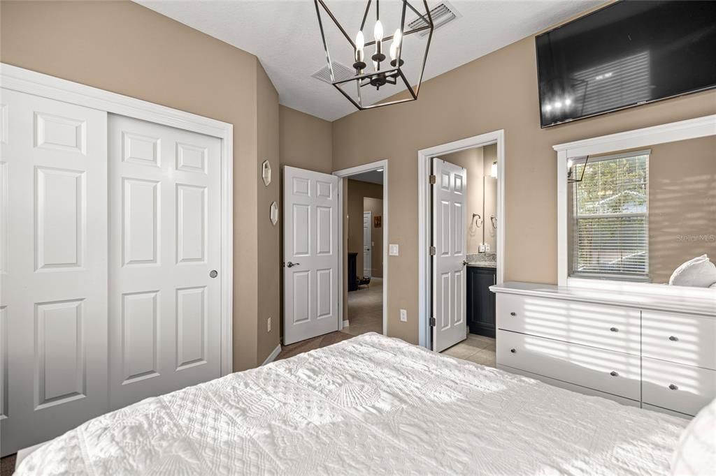 Active With Contract: $410,000 (2 beds, 2 baths, 2020 Square Feet)