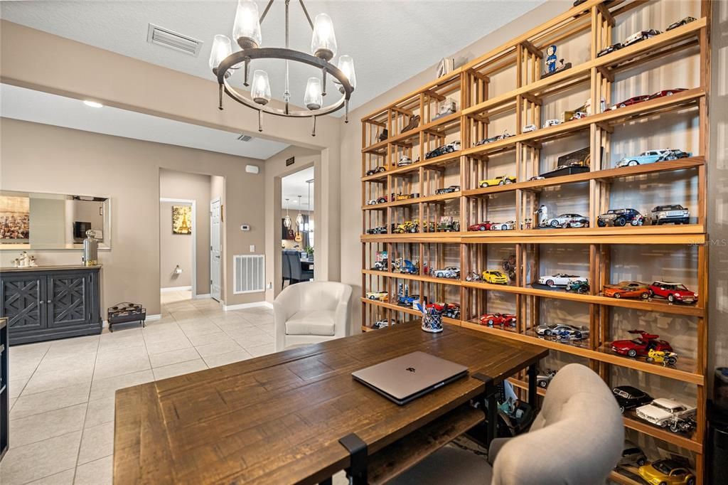 Active With Contract: $410,000 (2 beds, 2 baths, 2020 Square Feet)