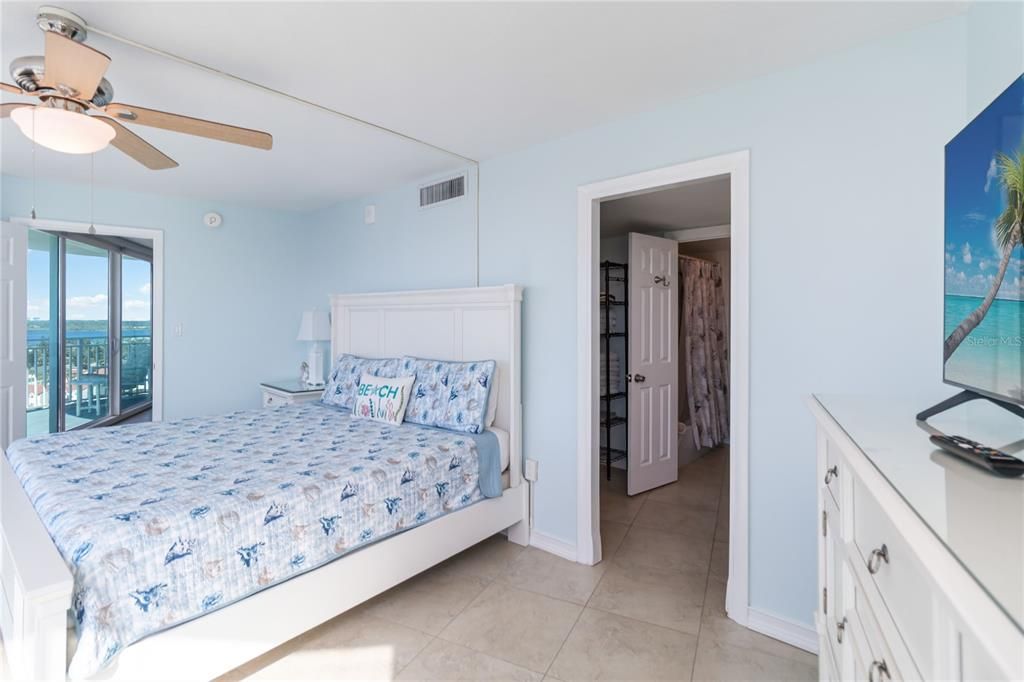 待售: $470,000 (2 贝兹, 2 浴室, 1275 平方英尺)