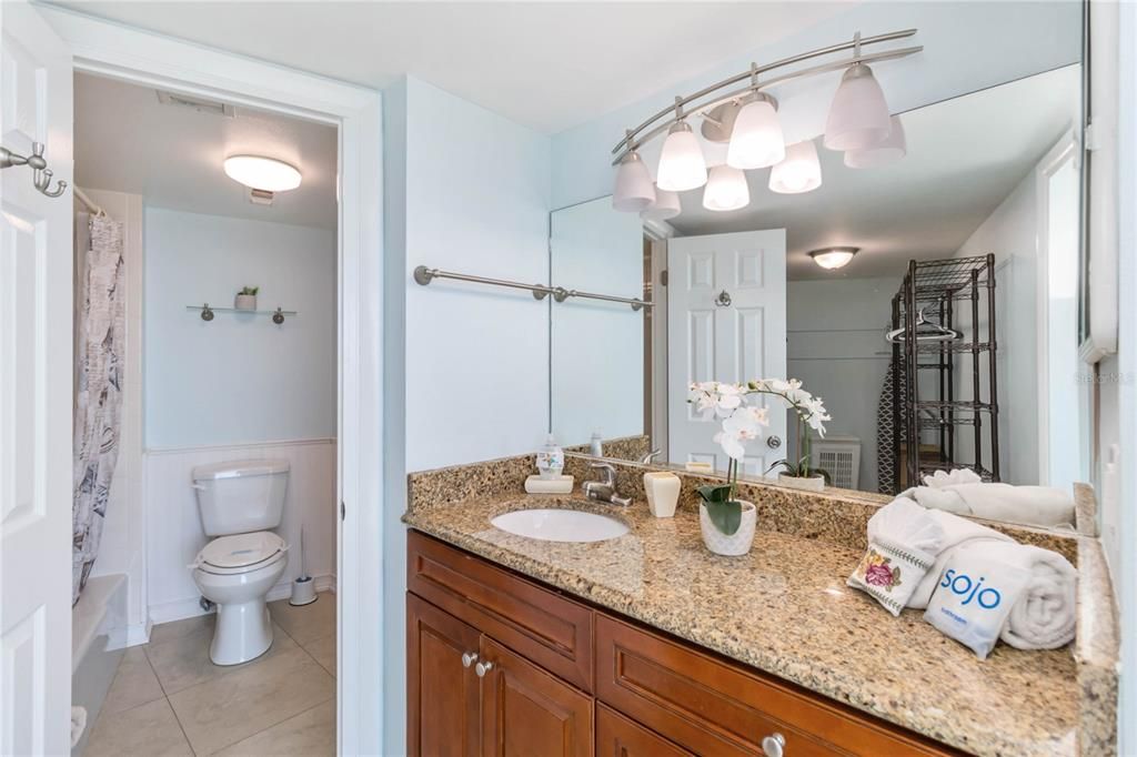 待售: $470,000 (2 贝兹, 2 浴室, 1275 平方英尺)