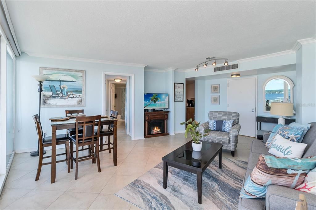 待售: $470,000 (2 贝兹, 2 浴室, 1275 平方英尺)