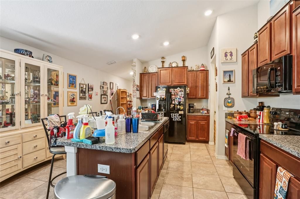 For Sale: $289,900 (3 beds, 2 baths, 1451 Square Feet)