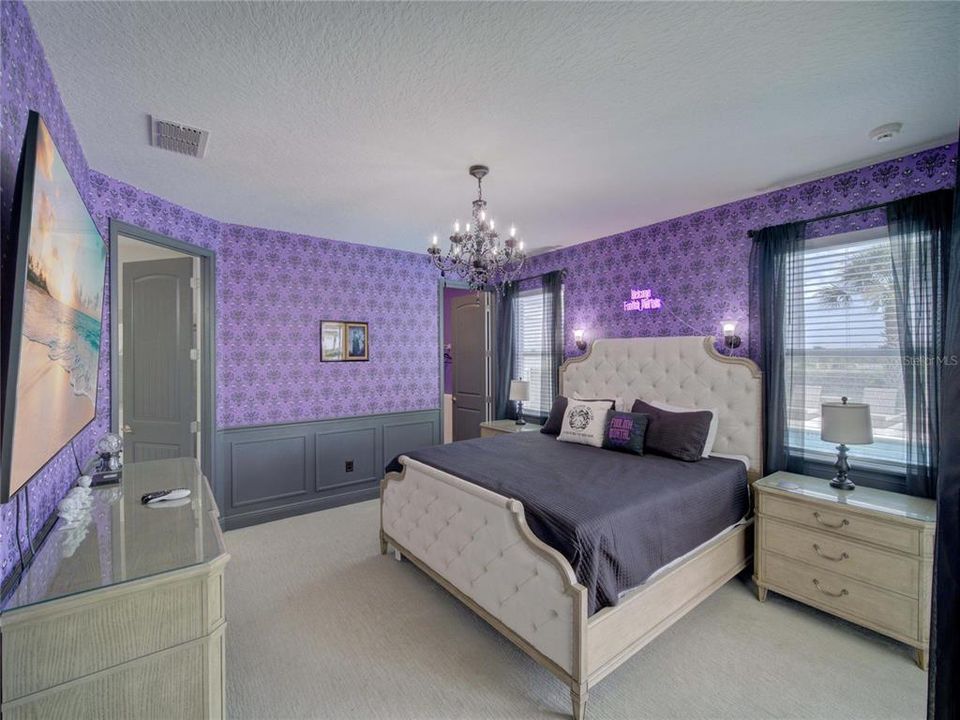 Active With Contract: $1,249,999 (11 beds, 10 baths, 5496 Square Feet)