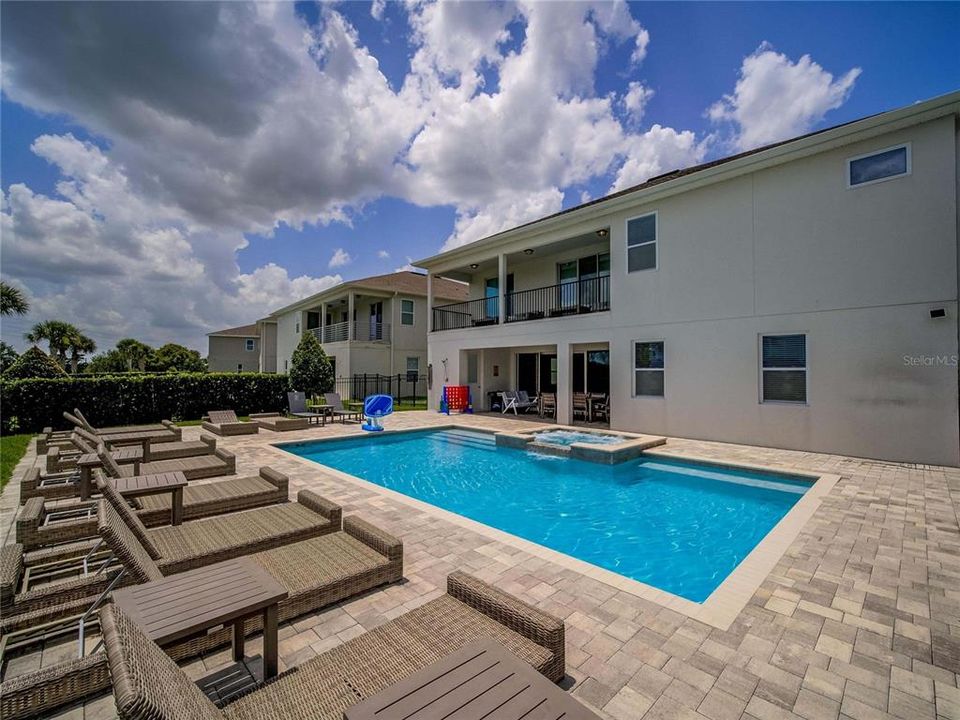 Active With Contract: $1,249,999 (11 beds, 10 baths, 5496 Square Feet)