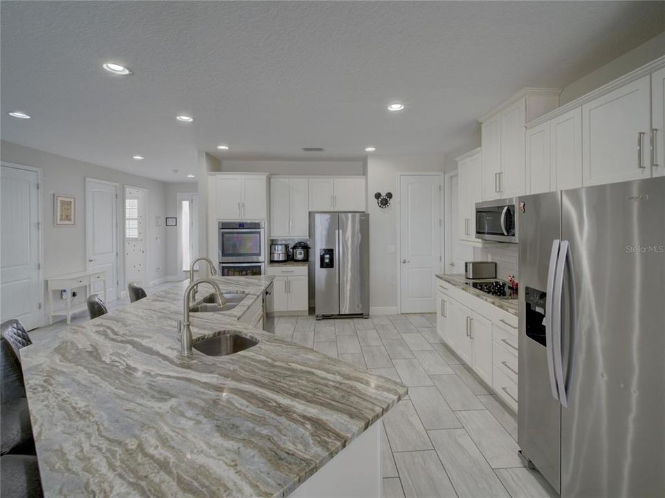 Active With Contract: $1,249,999 (11 beds, 10 baths, 5496 Square Feet)