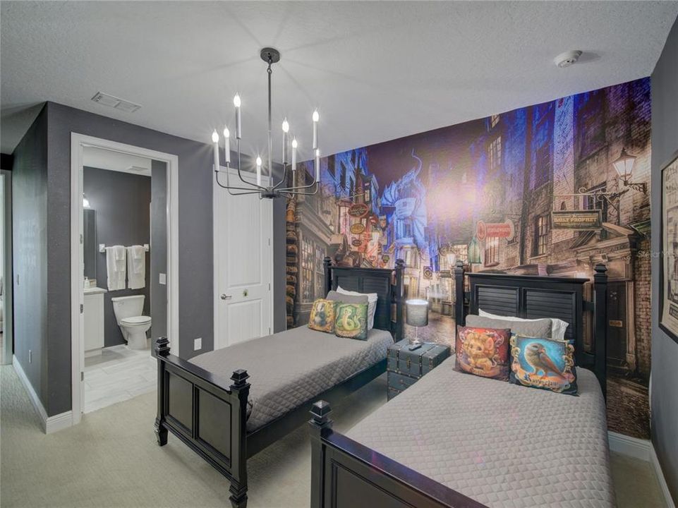 Active With Contract: $1,249,999 (11 beds, 10 baths, 5496 Square Feet)