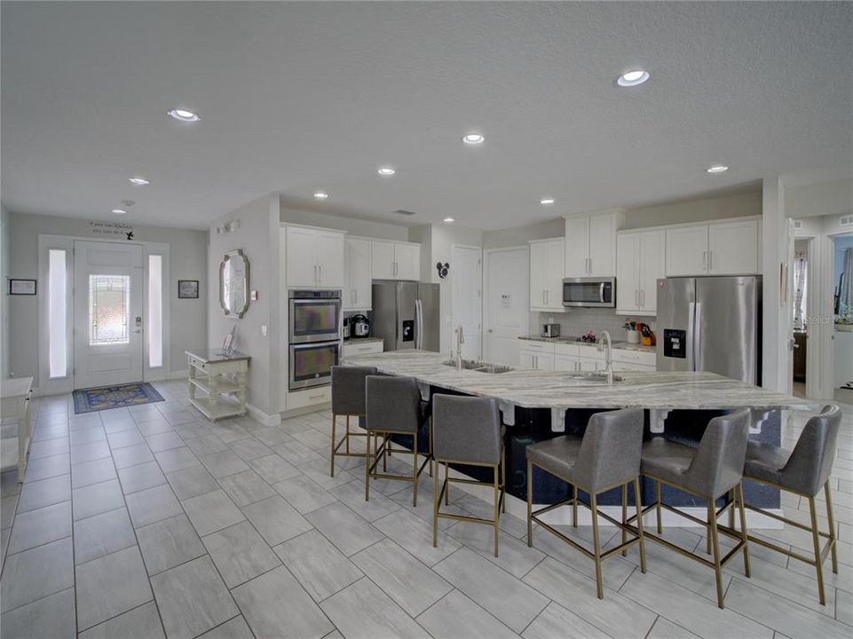 Active With Contract: $1,249,999 (11 beds, 10 baths, 5496 Square Feet)