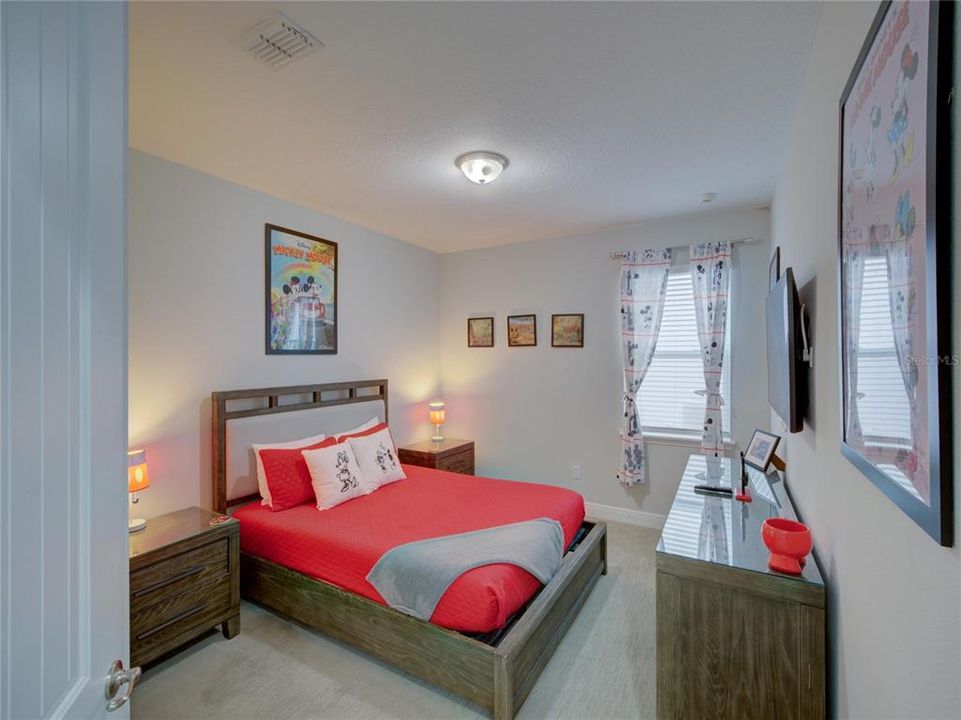 Active With Contract: $1,249,999 (11 beds, 10 baths, 5496 Square Feet)