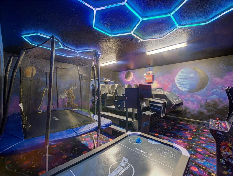 Active With Contract: $1,249,999 (11 beds, 10 baths, 5496 Square Feet)