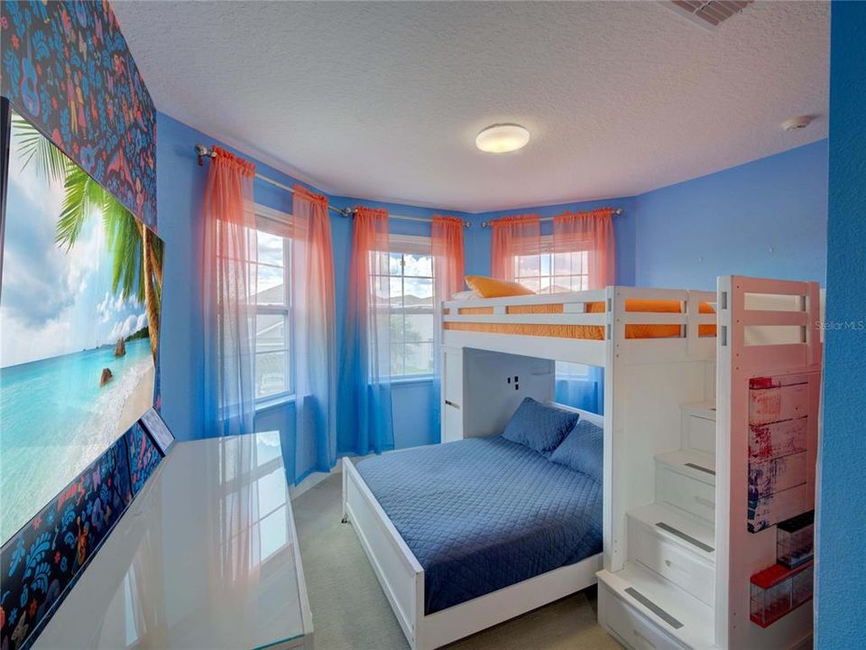 Active With Contract: $1,249,999 (11 beds, 10 baths, 5496 Square Feet)