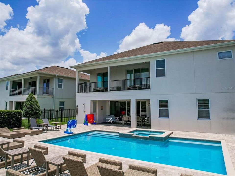 Active With Contract: $1,249,999 (11 beds, 10 baths, 5496 Square Feet)