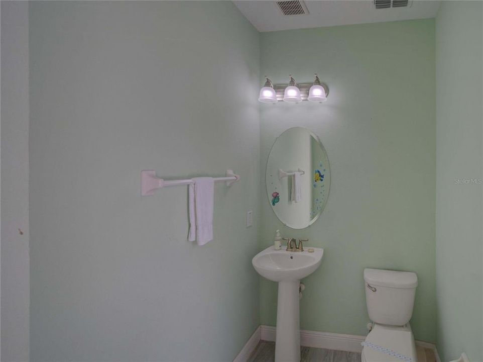 Active With Contract: $1,249,999 (11 beds, 10 baths, 5496 Square Feet)