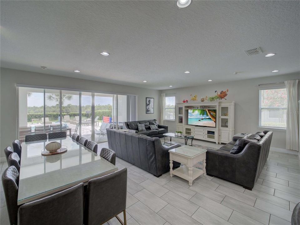 Active With Contract: $1,249,999 (11 beds, 10 baths, 5496 Square Feet)