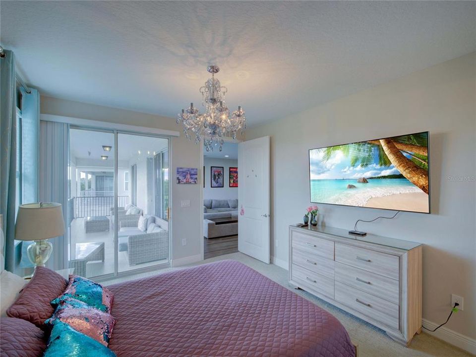 Active With Contract: $1,249,999 (11 beds, 10 baths, 5496 Square Feet)