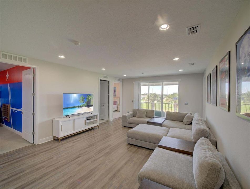 Active With Contract: $1,249,999 (11 beds, 10 baths, 5496 Square Feet)