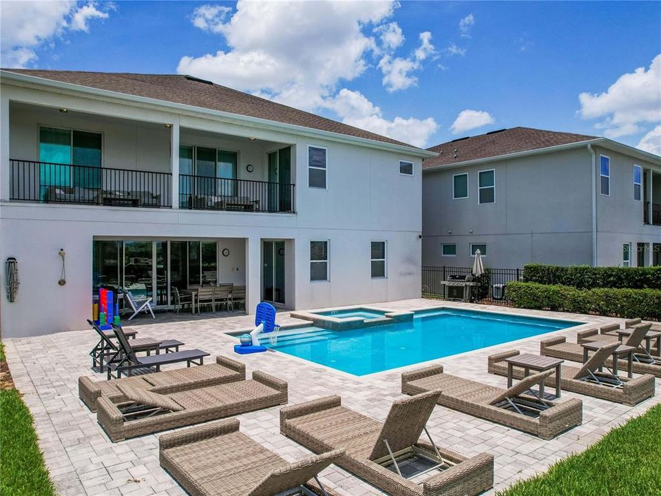 Active With Contract: $1,249,999 (11 beds, 10 baths, 5496 Square Feet)