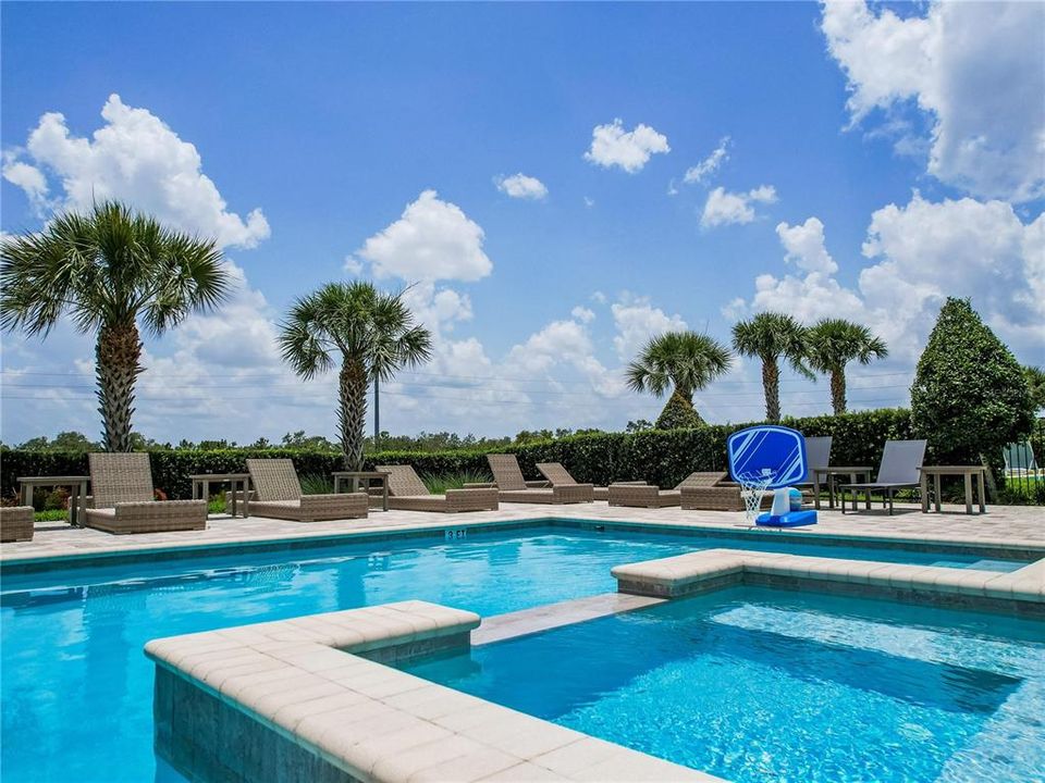 Active With Contract: $1,249,999 (11 beds, 10 baths, 5496 Square Feet)