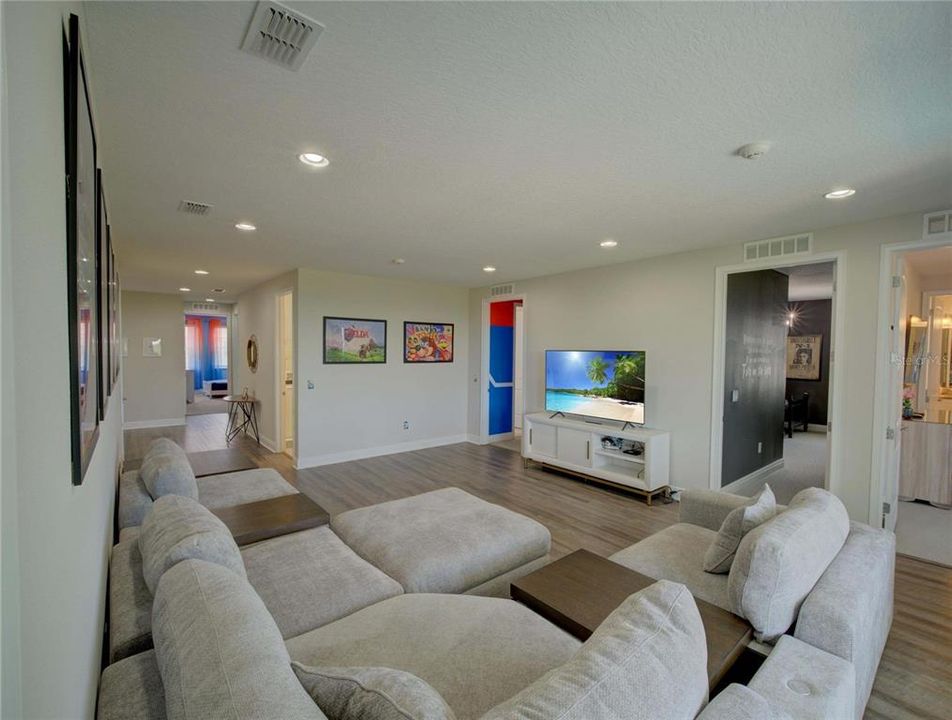 Active With Contract: $1,249,999 (11 beds, 10 baths, 5496 Square Feet)