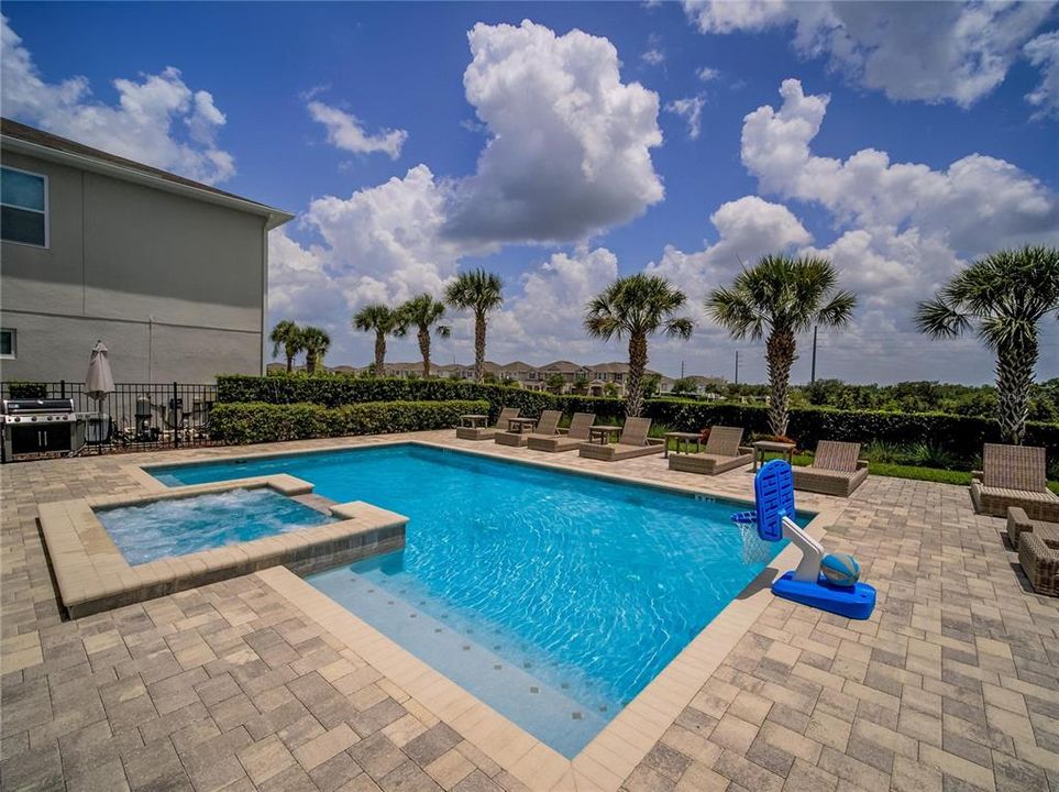 Active With Contract: $1,249,999 (11 beds, 10 baths, 5496 Square Feet)