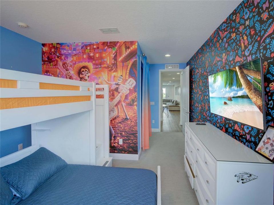 Active With Contract: $1,249,999 (11 beds, 10 baths, 5496 Square Feet)