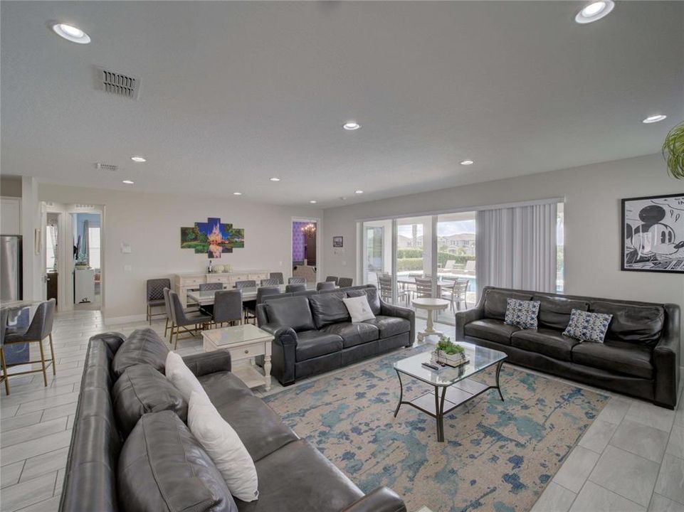 Active With Contract: $1,249,999 (11 beds, 10 baths, 5496 Square Feet)